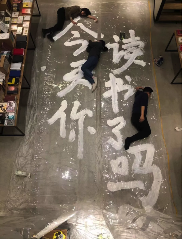 在“紙媒將死”的哀嚎中，他們昂然地走到了第十年 