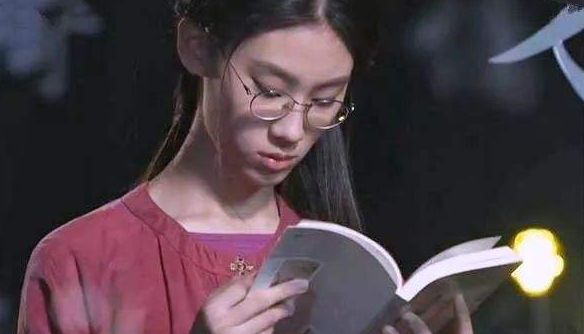 清華才女武亦姝明明能背2000多首詩詞，她究竟會(huì)不會(huì)寫詩？ 