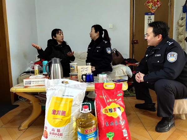 西園派出所積極開(kāi)展“百萬(wàn)警進(jìn)千萬(wàn)家”活動(dòng)