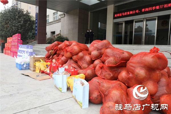 椰子雞餐廳聯(lián)合富潤(rùn)貿(mào)易捐贈(zèng)價(jià)值3萬余元物品慰問東高分局一線民警