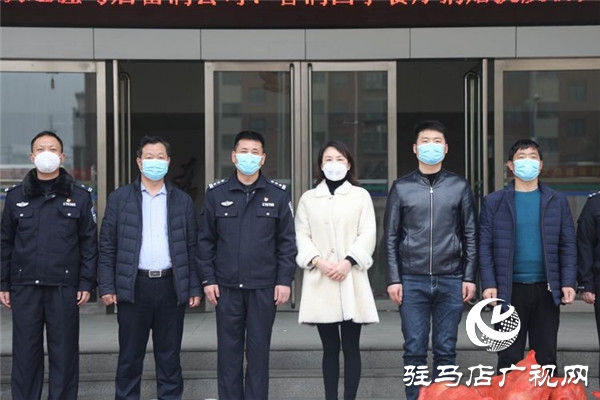 椰子雞餐廳聯(lián)合富潤(rùn)貿(mào)易捐贈(zèng)價(jià)值3萬余元物品慰問東高分局一線民警
