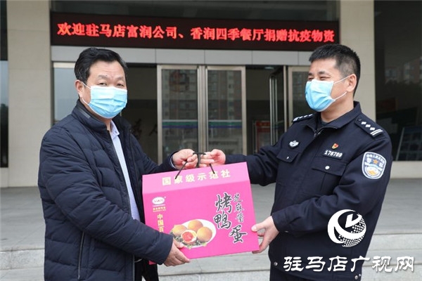 椰子雞餐廳聯(lián)合富潤(rùn)貿(mào)易捐贈(zèng)價(jià)值3萬余元物品慰問東高分局一線民警