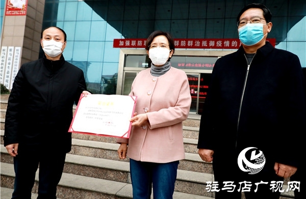 駐馬店市樹人國(guó)際學(xué)校向市教育局捐贈(zèng)11000只口罩