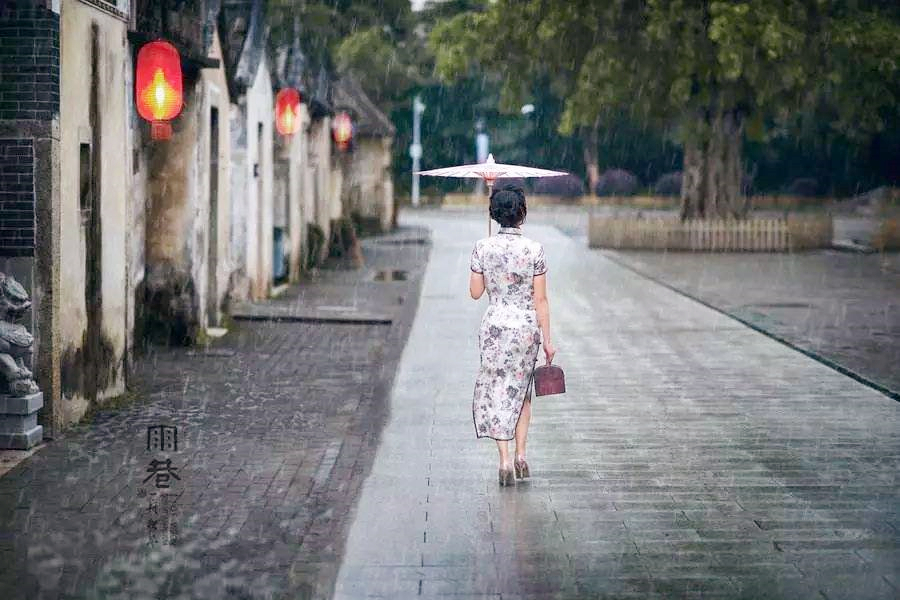 味道：我駕駛著玫瑰的新帆，陶醉于松香和長(zhǎng)長(zhǎng)的吻里