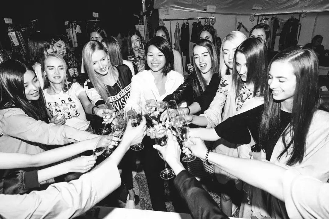 20年前人人都說(shuō)她丑，現(xiàn)在卻成了代表中國(guó)的高級(jí)臉 