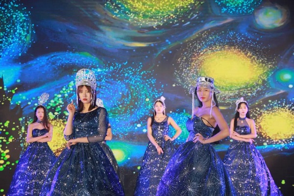 全天中，向上看！中原第一天幕簽約儀式圓滿禮成！