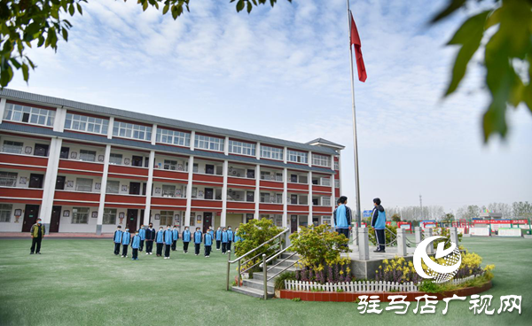 駐馬店市第三中學(xué)致敬英雄，緬懷同胞