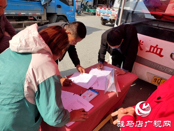 汝南縣老君廟鎮(zhèn)黨員：無(wú)償獻(xiàn)血我先來(lái)