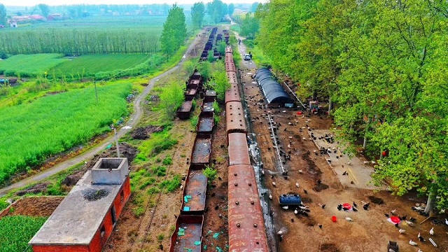 隨著汽車等新型運輸方式的出現(xiàn)，窄軌小火車逐漸轉(zhuǎn)為貨運直至完全停止運行。