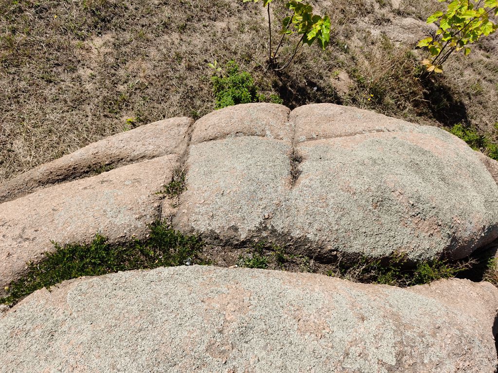 泌陽(yáng)縣下碑寺，驚現(xiàn)天然“開(kāi)”字石……