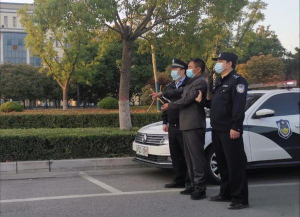 搶劫殺害駐馬店出租車(chē)司機(jī)嫌疑人 逃亡15年后終落網(wǎng)