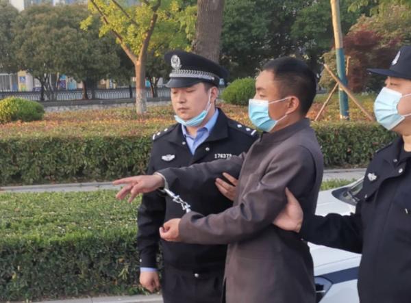 搶劫殺害駐馬店出租車(chē)司機(jī)嫌疑人 逃亡15年后終落網(wǎng)