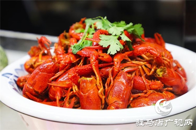 19.9元吃小龍蝦！三毛土鍋臺小龍蝦限時低價嘗鮮！快來燃爆你的味蕾！