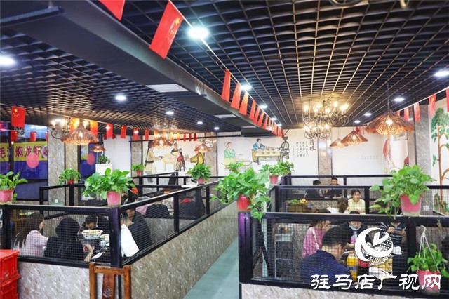 19.9元吃小龍蝦！三毛土鍋臺小龍蝦限時低價嘗鮮！快來燃爆你的味蕾！