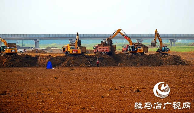 高溫下最美的身影！五一期間宿鴨湖清淤擴(kuò)容正施工（組圖）