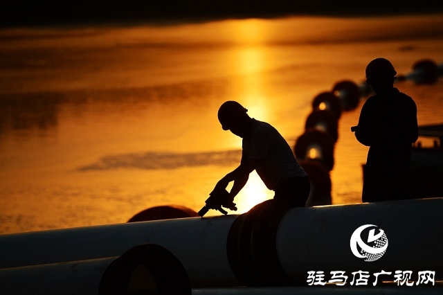 高溫下最美的身影！五一期間宿鴨湖清淤擴(kuò)容正施工（組圖）