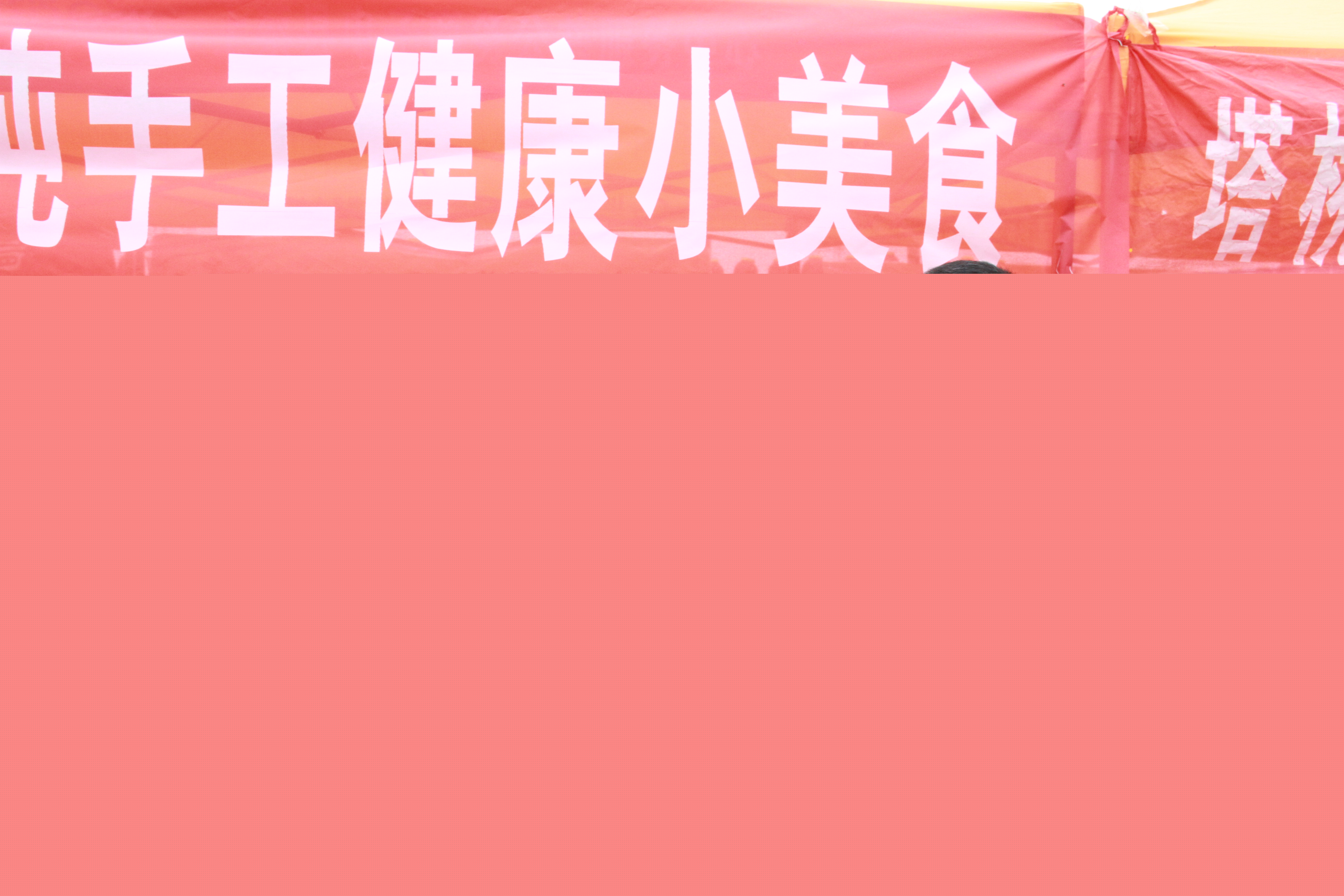 上蔡縣：“草根直播團(tuán)”，田間地頭帶貨忙…