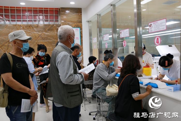 駐馬店市慈善總會聯(lián)合月太健康體檢、老年旅游協(xié)會開展公益體檢活動為老年人的健康保駕護航