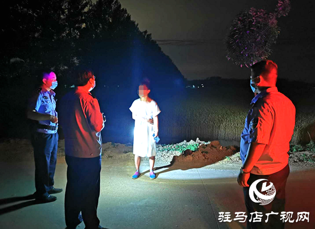 路邊女子嚎啕大哭 夜巡民警全力救助