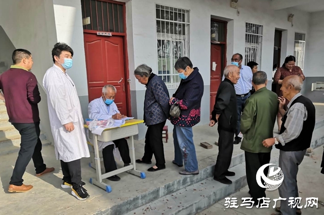 汝南縣宿鴨湖街道為轄區(qū)貧困戶、老年人免費(fèi)體檢