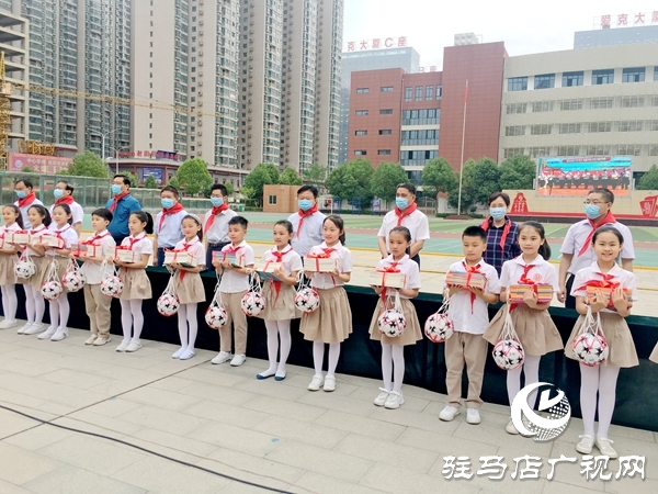 駐馬店四大班子領(lǐng)導開展“六一”慰問 與孩子們一起歡度節(jié)日