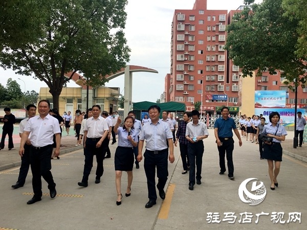 駐馬店四大班子領(lǐng)導開展“六一”慰問 與孩子們一起歡度節(jié)日