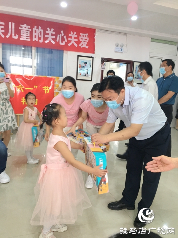 駐馬店四大班子領(lǐng)導開展“六一”慰問 與孩子們一起歡度節(jié)日