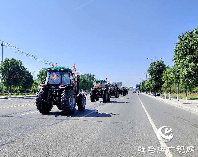 節(jié)奏鏗鏘，馬力強勁！泌陽街頭驚現拖拉機婚禮車隊 