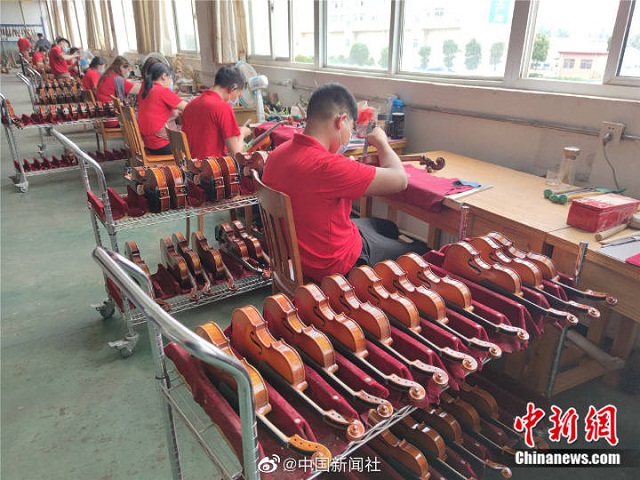 老鄉(xiāng)幫老鄉(xiāng)，師傅帶徒弟，確山農(nóng)民華麗轉(zhuǎn)變?yōu)?ldquo;制琴師”