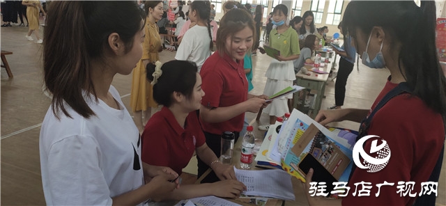 駐馬店財經(jīng)學(xué)校舉辦學(xué)前教育專業(yè)現(xiàn)場招聘會 150余名應(yīng)屆畢業(yè)生遭“哄搶”