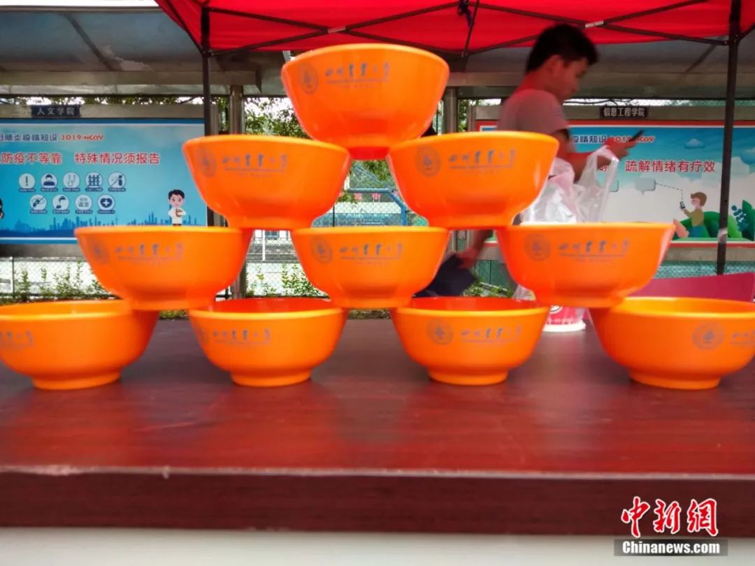 自制芯片、印章…這些高校畢業(yè)禮物“硬核”又暖心