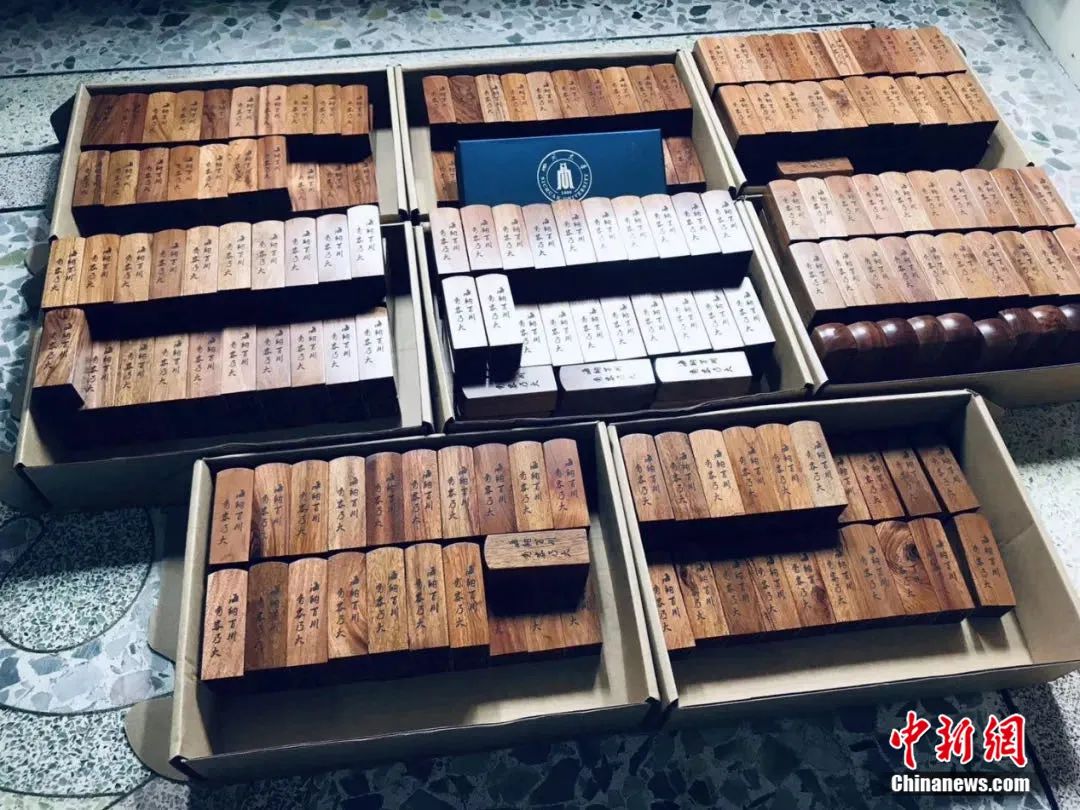 自制芯片、印章…這些高校畢業(yè)禮物“硬核”又暖心