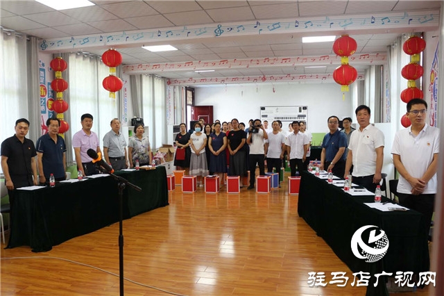 泌陽(yáng)縣教師進(jìn)修學(xué)校舉辦迎七一“頌黨恩、跟黨走”朗誦會(huì)