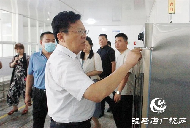 “誰讓老百姓吃的不安全，我們就讓誰過的不舒坦！”