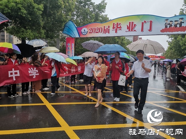 花開少年 逐夢遠(yuǎn)航——駐馬店市實(shí)驗(yàn)中學(xué)舉行2020屆畢業(yè)典禮