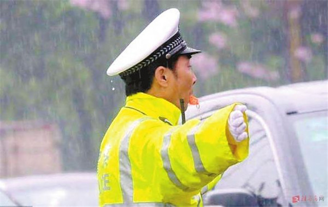 雨中，那些平凡的身影