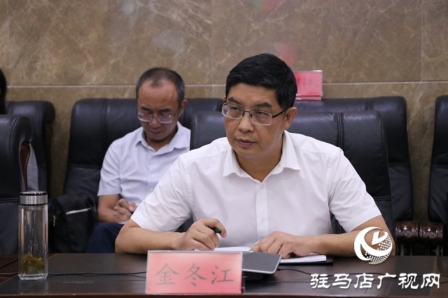 市委常委、常務(wù)副市長金冬江現(xiàn)場接聽“12345”熱線