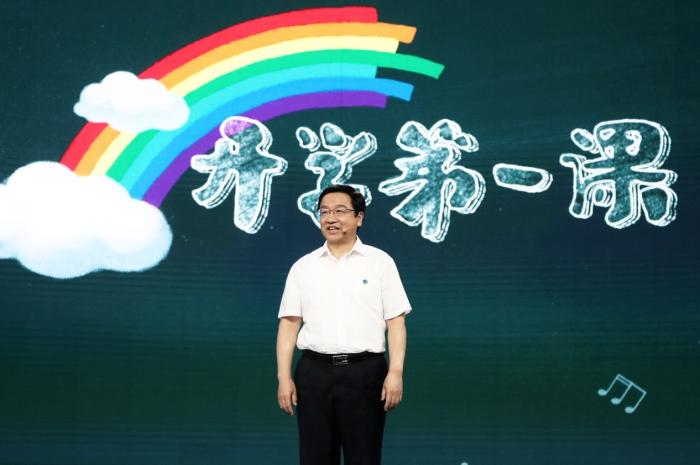 開學(xué)第一課，鐘南山和中國“抗疫天團(tuán)”這么說！