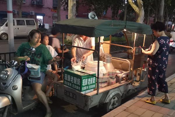 奶販牽羊上街現(xiàn)擠現(xiàn)賣!鄭州市民排長(zhǎng)隊(duì)購(gòu)買，專家：病菌多，最好別喝
