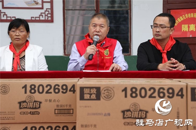 徐福記“福滿校園”連續(xù)7年走進河南為2所山區(qū)學(xué)校送來課間營養(yǎng)補充餐，同時帶來了環(huán)保課和營養(yǎng)課