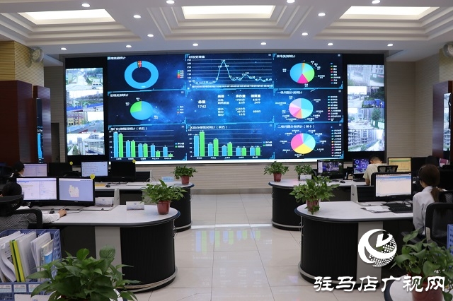 馮玉梅現(xiàn)場接聽“12345”熱線 醫(yī)療保險(xiǎn)、教師薪資待遇等問題成熱點(diǎn)