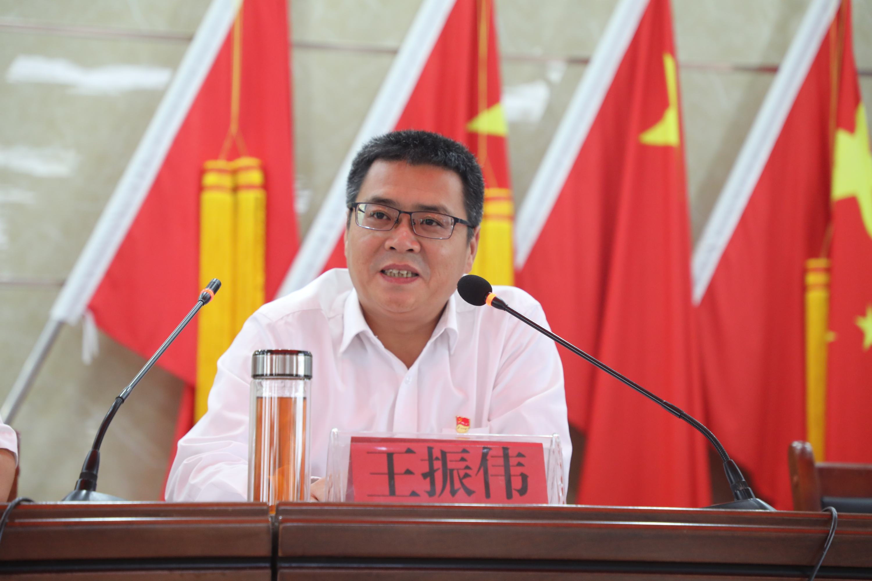 河南正花集團董事長徐偉為家鄉(xiāng)捐贈10萬元金秋助學金資助25名貧困大學生
