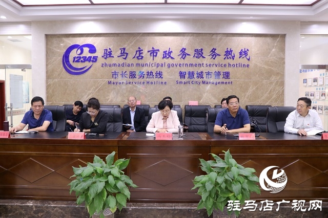 馮玉梅現(xiàn)場接聽“12345”熱線 醫(yī)療保險(xiǎn)、教師薪資待遇等問題成熱點(diǎn)