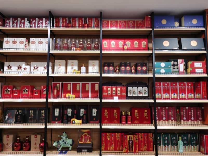 天翼傳大愛(ài)，聚力暖人心！天翼商貿(mào)美酒文化體驗(yàn)館開(kāi)業(yè)現(xiàn)場(chǎng)溫情上演公益慈善拍賣