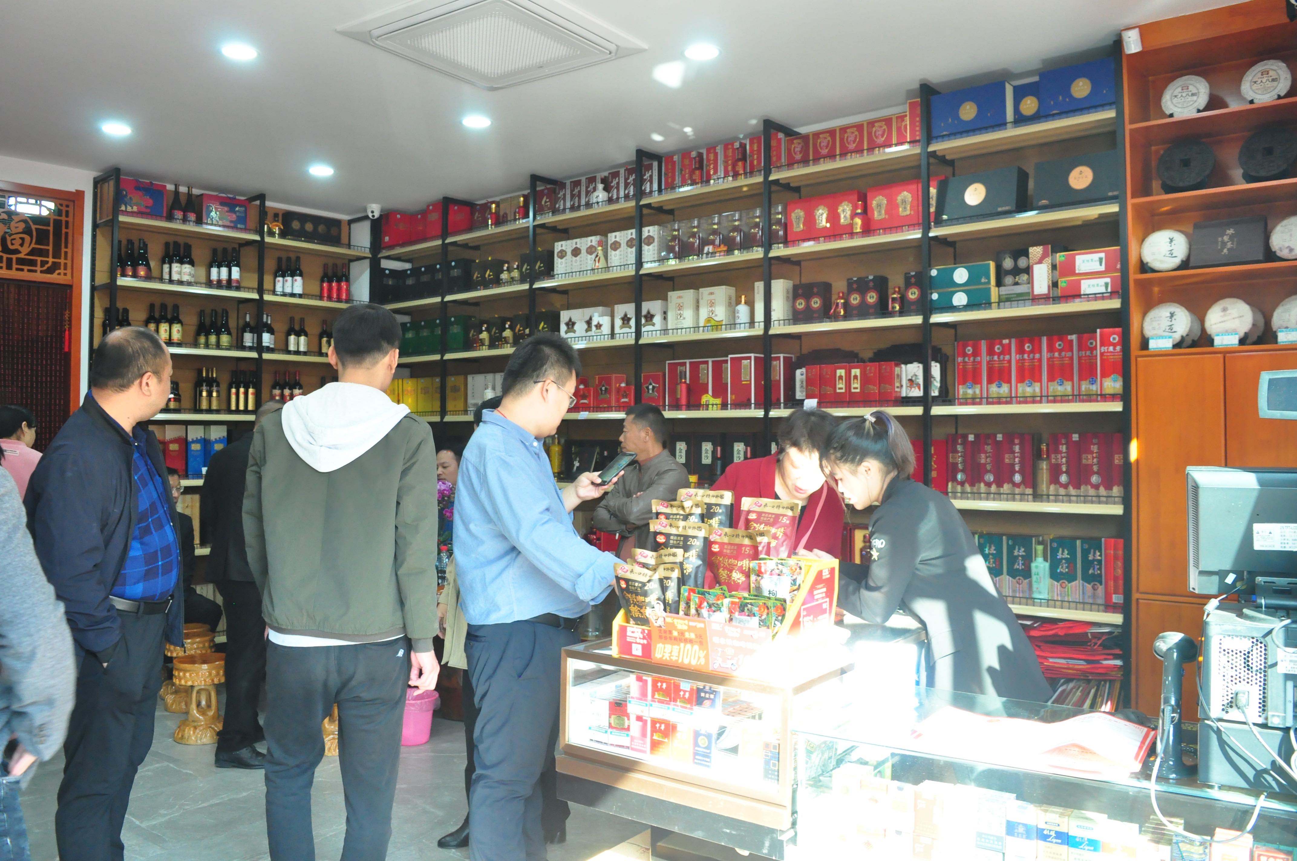 天翼傳大愛(ài)，聚力暖人心！天翼商貿(mào)美酒文化體驗(yàn)館開(kāi)業(yè)現(xiàn)場(chǎng)溫情上演公益慈善拍賣