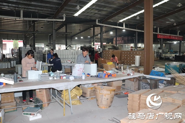 汝南縣板店鄉(xiāng)：家門(mén)口就業(yè)讓群眾走穩(wěn)脫貧致富路