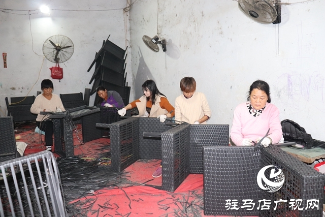 汝南縣板店鄉(xiāng)：家門(mén)口就業(yè)讓群眾走穩(wěn)脫貧致富路