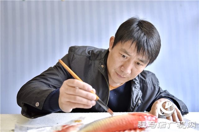 非遺文化:讓魚兒“活”在紙上——谷冰魚拓