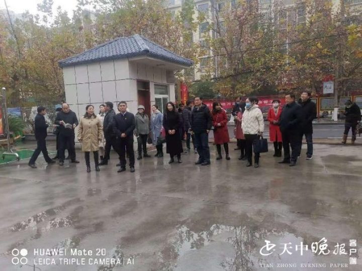 “掃黃打非”工作現(xiàn)場(chǎng)會(huì)觀摩組觀摩人民街道工作開展情況