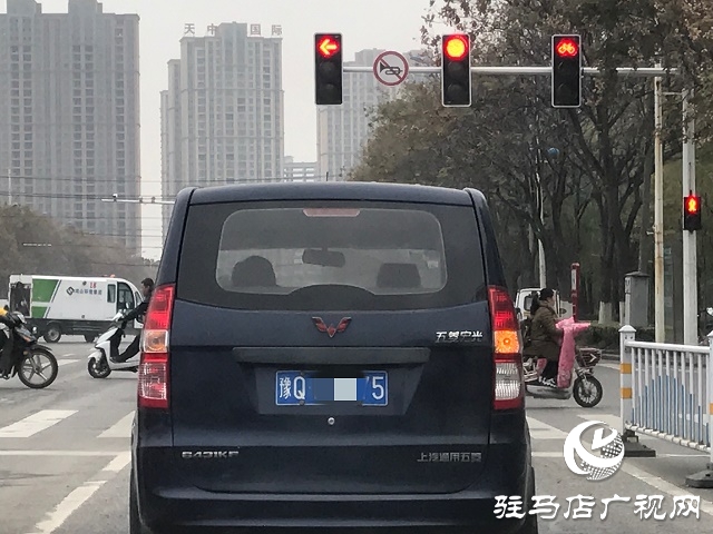 單雙號限行第一天 限行區(qū)域內車少路況好
